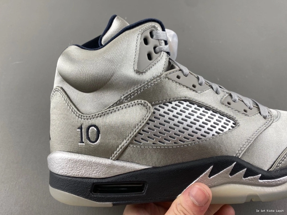 Retro  (Women's) (2025) Wings Jordan IO2038-001 5 0104